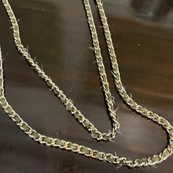 A cute Tory Burch Robinson convertible bag - Picture 14 of 16